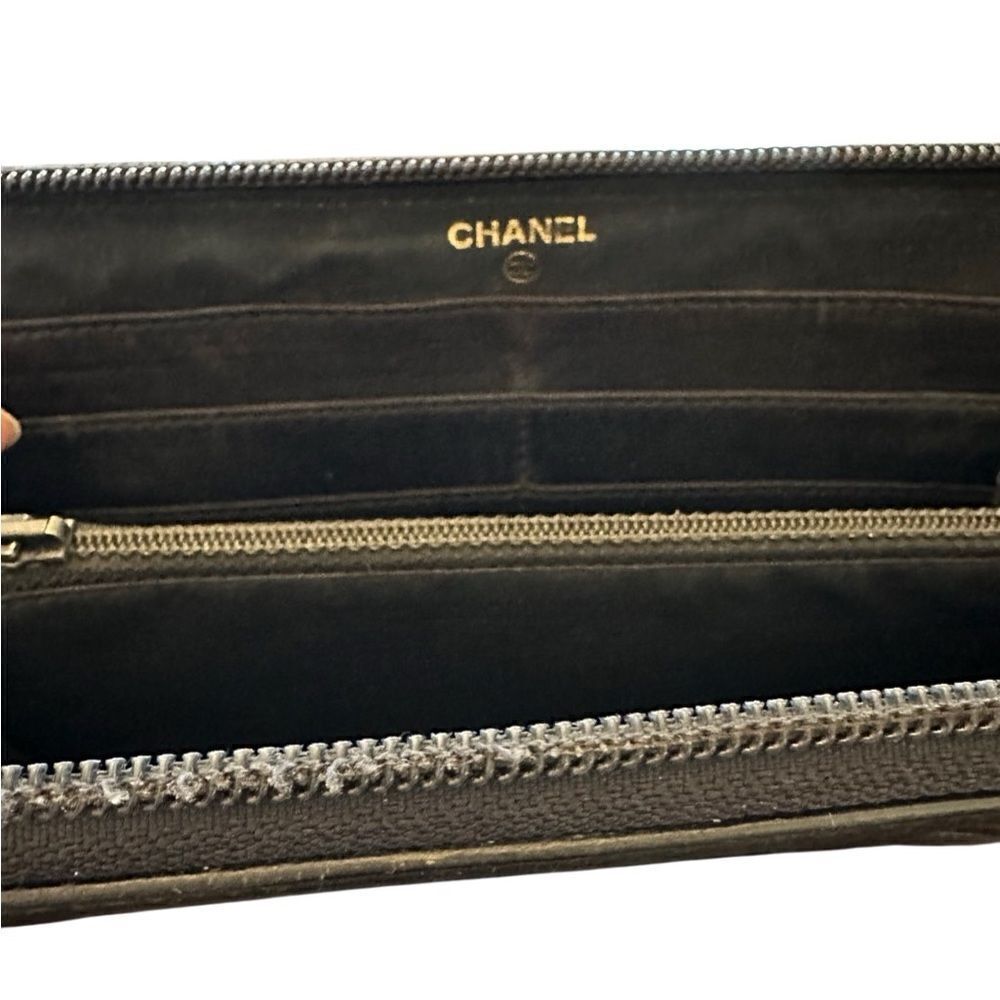 Chanel large zip around wallet added a chain - Picture 11 of 13